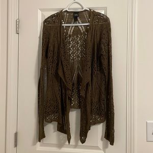 Daytrip Cardigan. Longer in front. Airy. Lightweight. Brown. Large